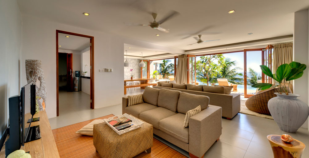 Malimbu Cliff Villa - Living Room and Dining Area
